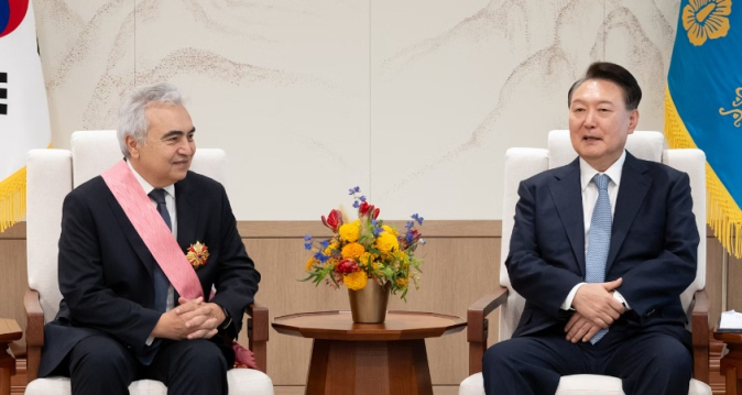 IEA Executive Director Fatih Birol with South Korean President