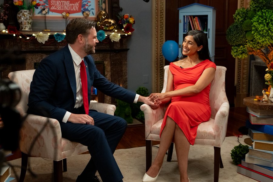 https://data.btin.co.in/data/images/full/6976/jd-vance-with-wife-usha.jpg