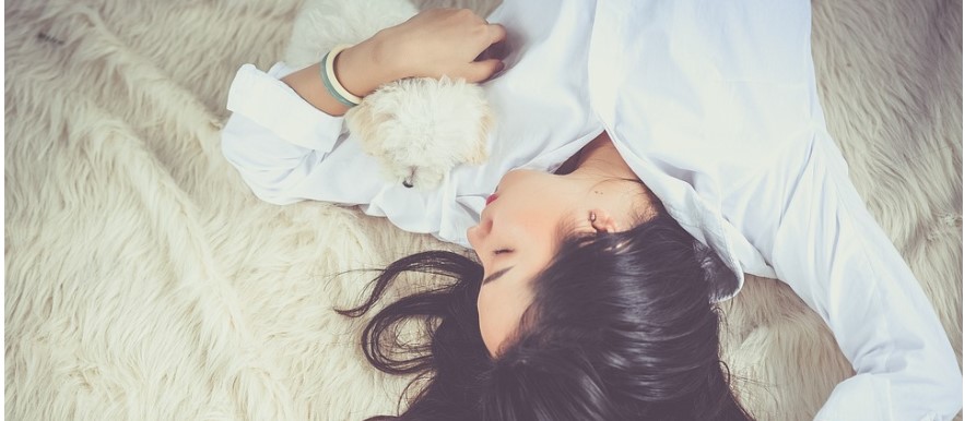 Biological Factors Influence Women's Sleep Patterns, Study Reveals